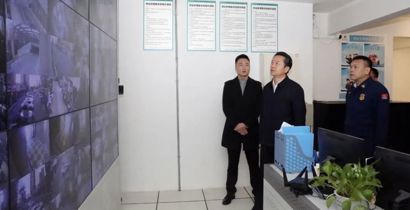 黄伟雄带队检查高层建筑安全生产工作