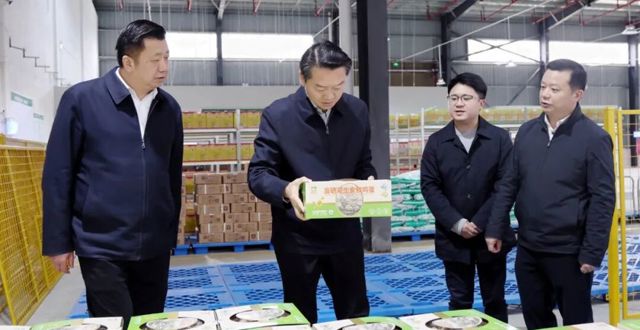 黄伟雄调研中心城区学校重点建设项目、食堂集采及企业复工复产情况