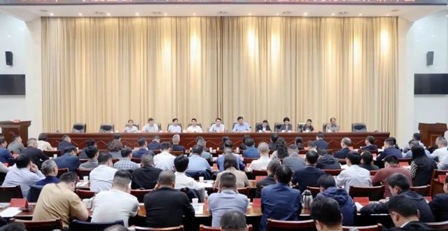 保持定力 久久为功——桃源县召开2026年第一季度全县“十项提升工程”工作暨招商引资工作讲评会