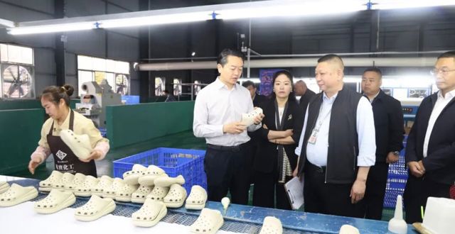 努力追求实实在在的主导产业高质量发展——黄伟雄调研以“创业桃源”为主题的工业发展提升工程