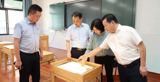 欧兵波专题调研全县教育工作